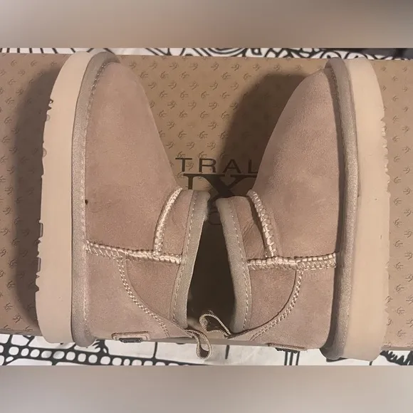 Australia Luxe Collective Cosy Ultra Short Sheepskin kids boots sz 9 toddler.