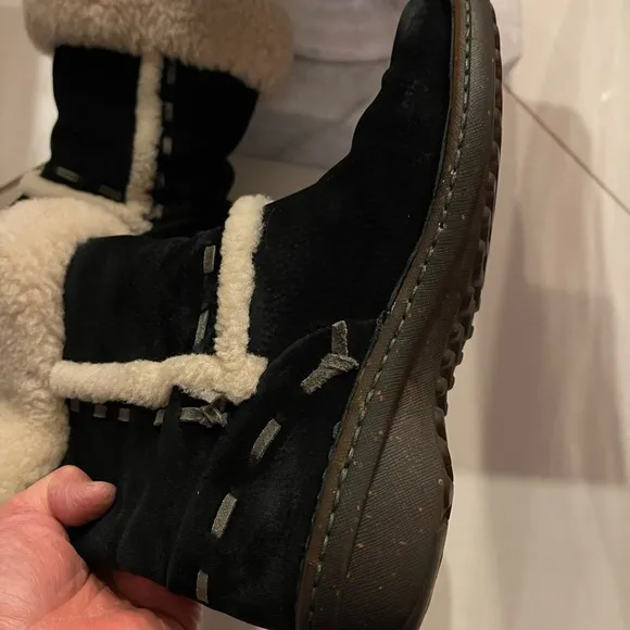 Authentic Ugg Suede Leather Women Boots. Excellent Condition!