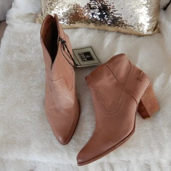 Auth.FRYE WESTERN DISTRESSED LEATHER HARNESS BOOTS