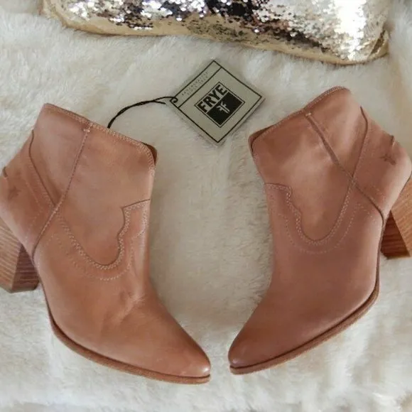 Auth.FRYE WESTERN DISTRESSED LEATHER HARNESS BOOTS