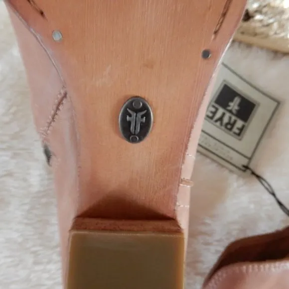Auth.FRYE WESTERN DISTRESSED LEATHER HARNESS BOOTS