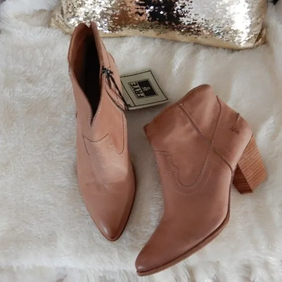 Auth.FRYE WESTERN DISTRESSED LEATHER HARNESS BOOTS