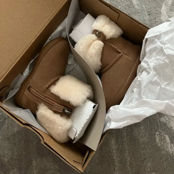 Baby girl LIKE NEW Ugg fur boots
