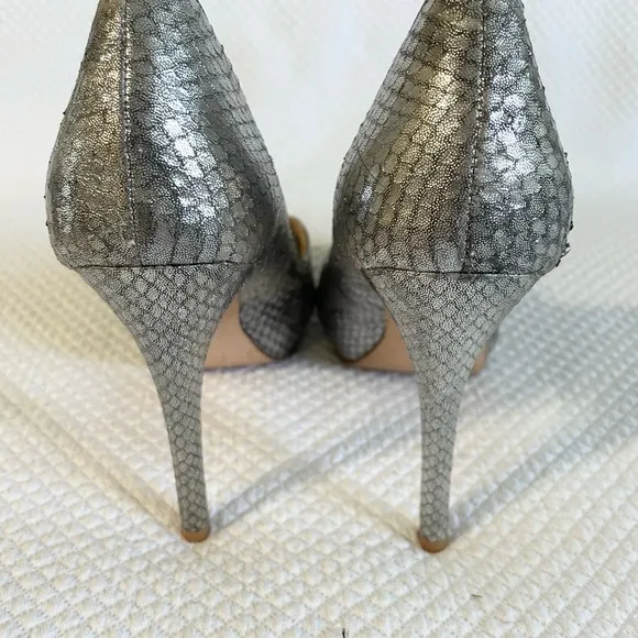 BADGLEY MISCHKA Silver Python Evening Black Tie Heels Shoes Size 8