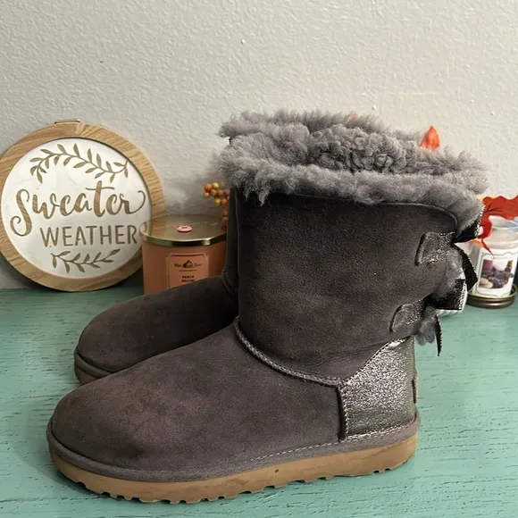 Bailey Glitz Ugg boots SZ 8 box 148