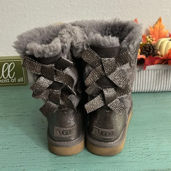 Bailey Glitz Ugg boots SZ 8 box 148