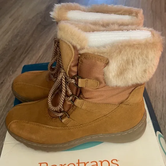 BareTraps Aero Stay Dry Boots in Whiskey Size 6 Medium