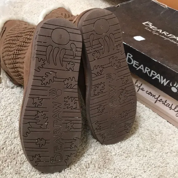 BEARPAW Size 8 fur lined boots with tie.