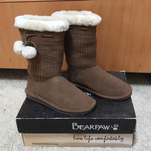 BEARPAW Size 8 fur lined boots with tie.