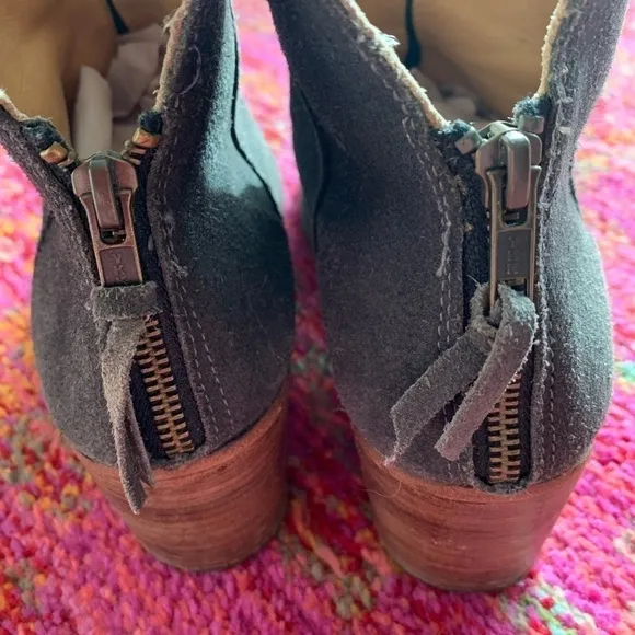 Beek Women's Grey Leather Eaglet Ankle Block Stacked Heels Boots Booties Size 9