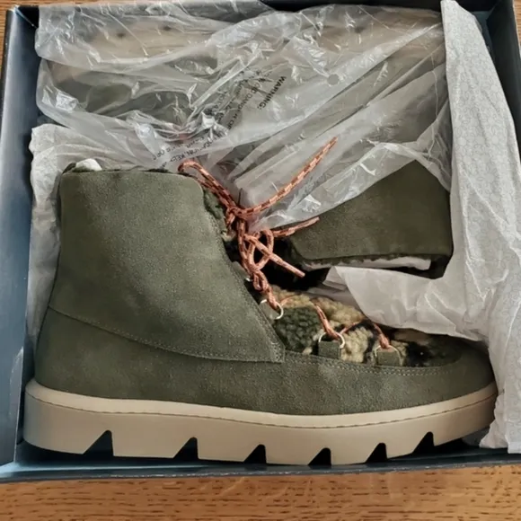 Bernardo Denali Cozy Lace-up Boots