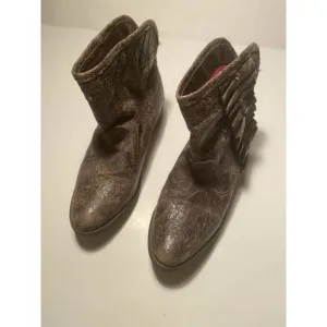 BETSEY Johnson Leather Distressed Short Ankle Boots Shoes Sz 7.5 Brown