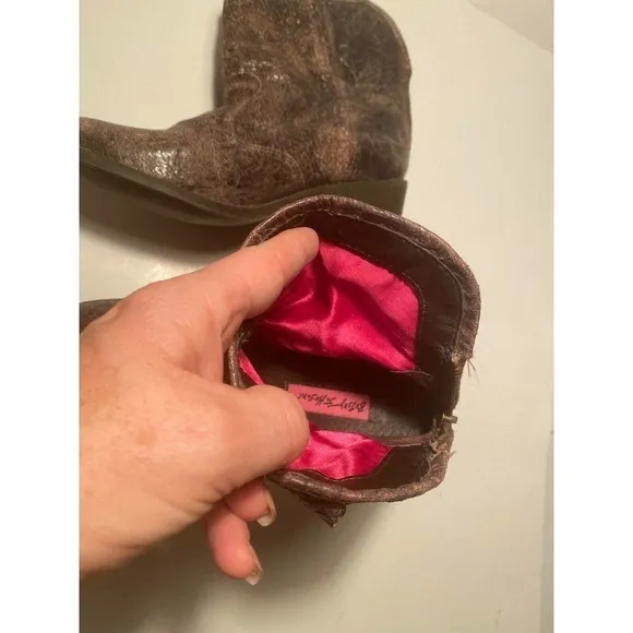 BETSEY Johnson Leather Distressed Short Ankle Boots Shoes Sz 7.5 Brown