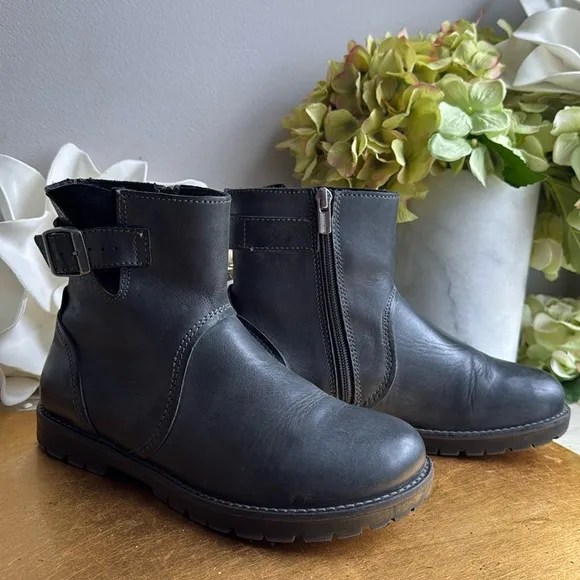 Birkenstock Stowe Leather Boots in Black Nubuck