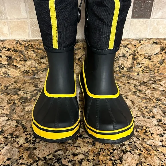 Black &amp; Yellow Sorel Rain Boots With Warming Inserts Size‎ 4 - NEW