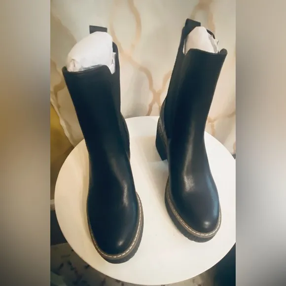 Black Dolce Vita Chelsea boots size 8.5