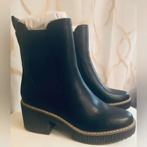 Black Dolce Vita Chelsea boots size 8.5