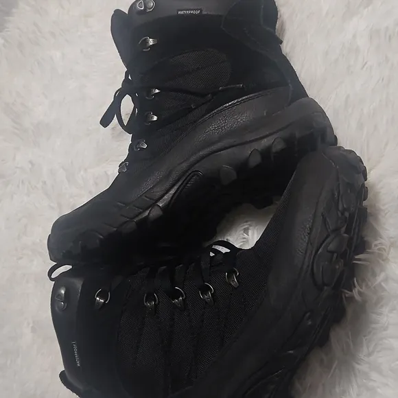 Black Rain &amp; Snow Boots with Rugged Tread and Apple Support.