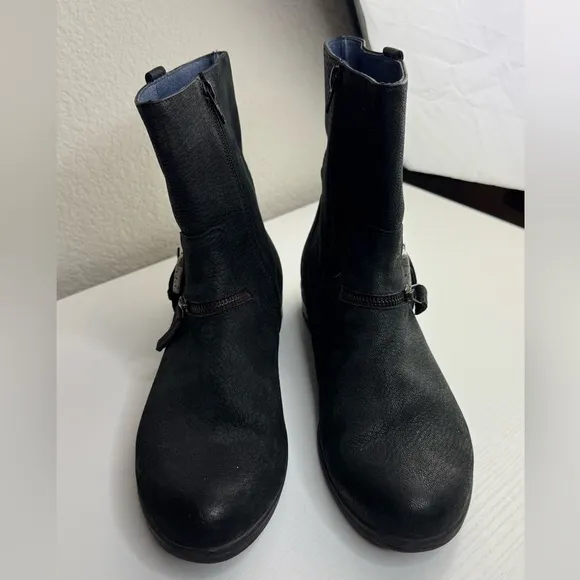 Black SHORT Leather Boot w/ Buckle Women Size 9.5 Biker Grunge