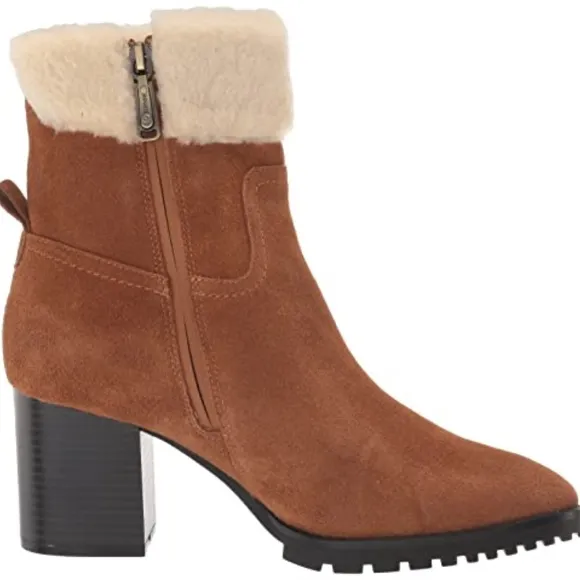 BLONDO WATERPROOF ANKLE BOOTS SIZE 8.5