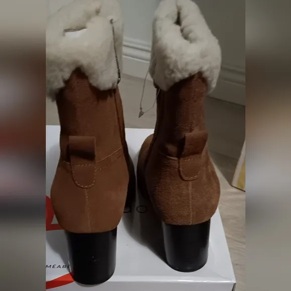 BLONDO WATERPROOF ANKLE BOOTS SIZE 8.5