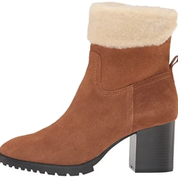BLONDO WATERPROOF ANKLE BOOTS SIZE 8.5