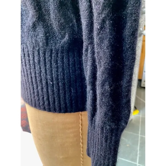 Bloomingdale's Black 100% Cashmere Long Sleeve Cable Knit Sweater Size M