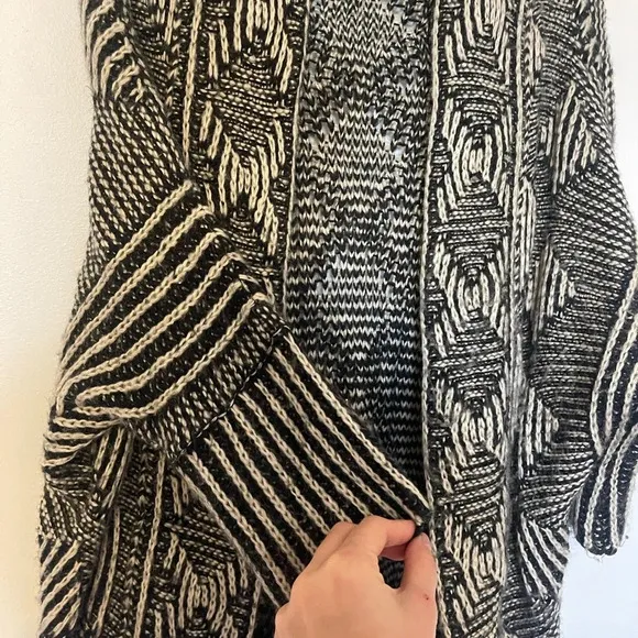 Blu Pepper Knit For You Black and Ivory Cardigan Sweater small