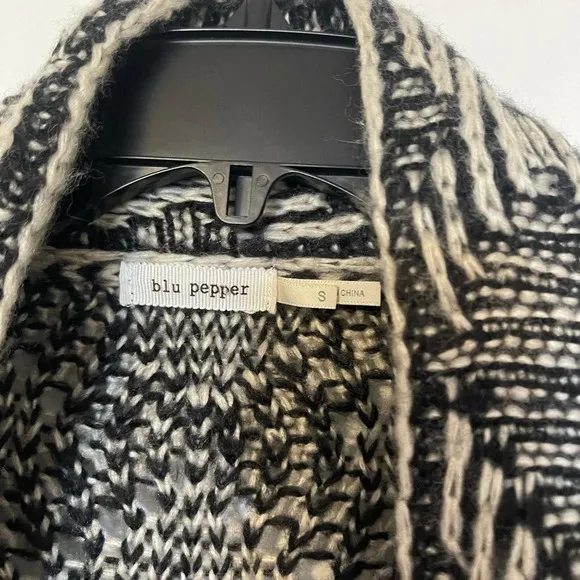 Blu Pepper Knit For You Black and Ivory Cardigan Sweater small