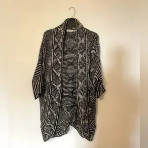 Blu Pepper Knit For You Black and Ivory Cardigan Sweater small