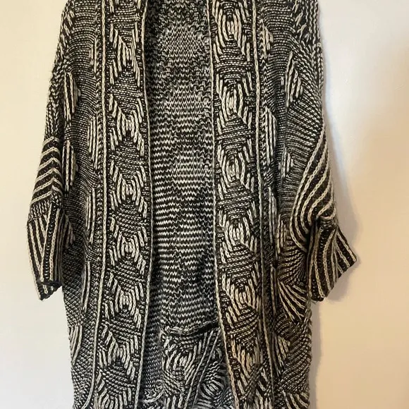 Blu Pepper Knit For You Black and Ivory Cardigan Sweater small