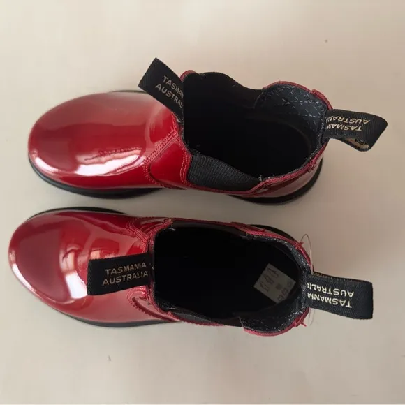 Blundstone Red Low-Heel Chelsea  shiny red patent leather boot. 2253. Size: 5, 6