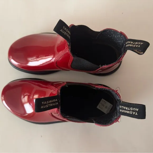 Blundstone Red Low-Heel Chelsea  shiny red patent leather boot. 2253. Size: 5, 6