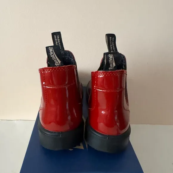 Blundstone Red Low-Heel Chelsea  shiny red patent leather boot. 2253. Size: 5, 6