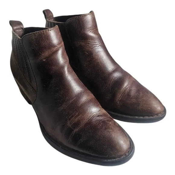 Born Beebe in Boardwalk - Born Womens Boots Size 7M