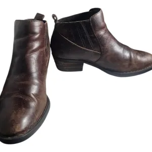 Born Beebe in Boardwalk - Born Womens Boots Size 7M