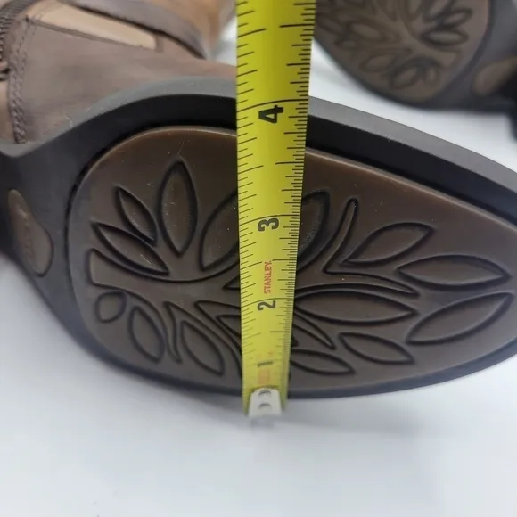 Born leather upper boots size 7M