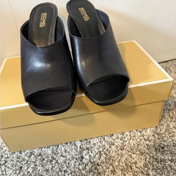 Brand NEW Michael Kors Black and Gold Women's Heels