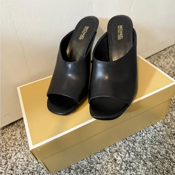 Brand NEW Michael Kors Black and Gold Women's Heels