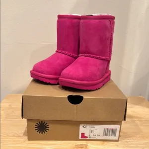 Brand New UGG Girls Kids Size 7 Pink Boots