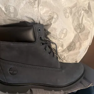 💯BRAND🔥NEW Timberland Blue Suede Black Lined Leather Boots🥾 Men Sz 13🔥