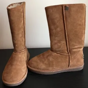Brown wool boots