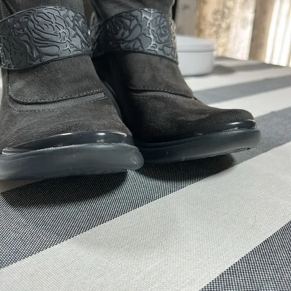 Bzees Women's Euphoria Knee High Boot, Dark Grey Size 8 New With No Box