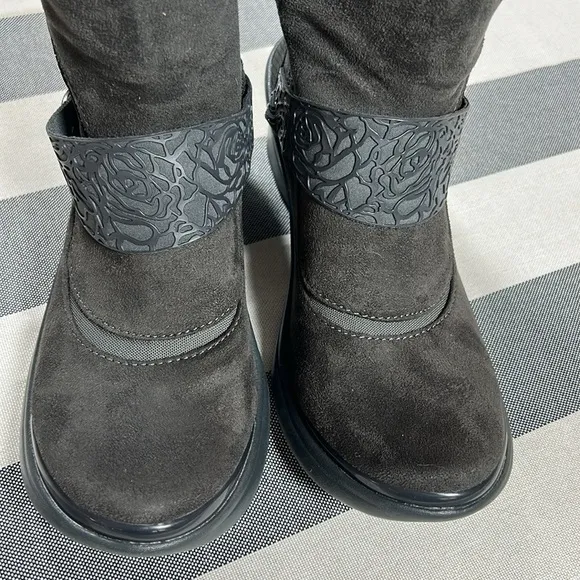 Bzees Women's Euphoria Knee High Boot, Dark Grey Size 8 New With No Box