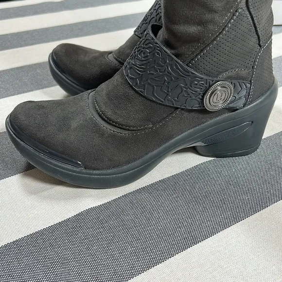 Bzees Women's Euphoria Knee High Boot, Dark Grey Size 8 New With No Box