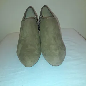 Calvin Klein Ankle Boots Booties 9.5 M‎ Pointed Toe Brown Suede Leather Women’s