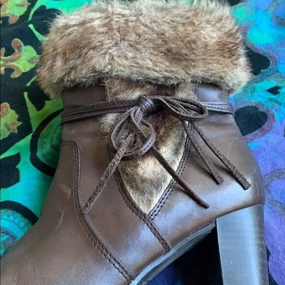 Caprice Women's Leather Faux Fur Heeled Brown Boots - Size 8