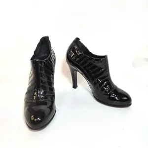 CHANEL Patent Leather Ankle Booties Shoes Paris New York PNY 37.5 (US 7.5) 2006
