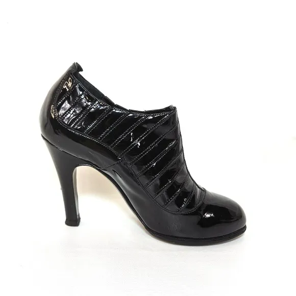CHANEL Patent Leather Ankle Booties Shoes Paris New York PNY 37.5 (US 7.5) 2006