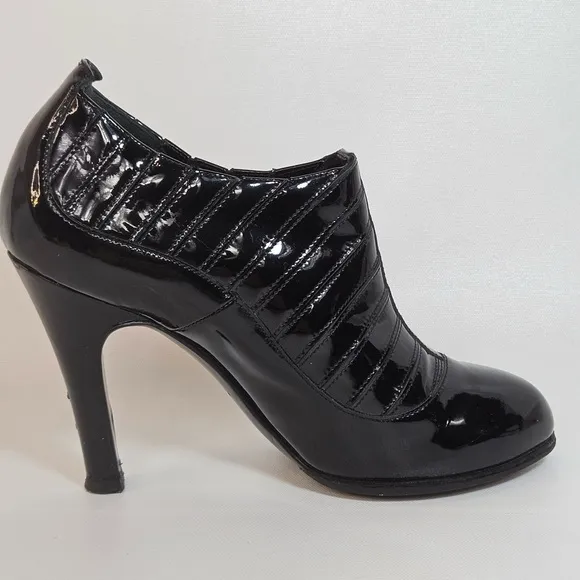 CHANEL Patent Leather Ankle Booties Shoes Paris New York PNY 37.5 (US 7.5) 2006